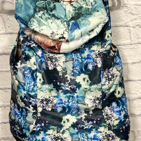 Pure + Good Anthropologie Floral Puffer Vest – Hooded, Lightweight, Watercolor - Picture 3 of 8